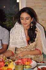 Huma Qureshi with Cast of Gangs of Wasseypur 2 at Iftaar party in Bandra,Mumbai on 17th Aug 2012 (38).JPG